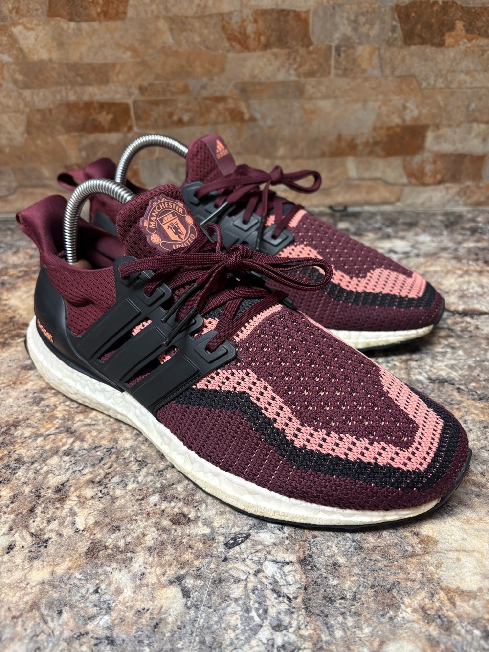 Adidas Ultra Boost DNA
Manchester United FZ3620
Size 8